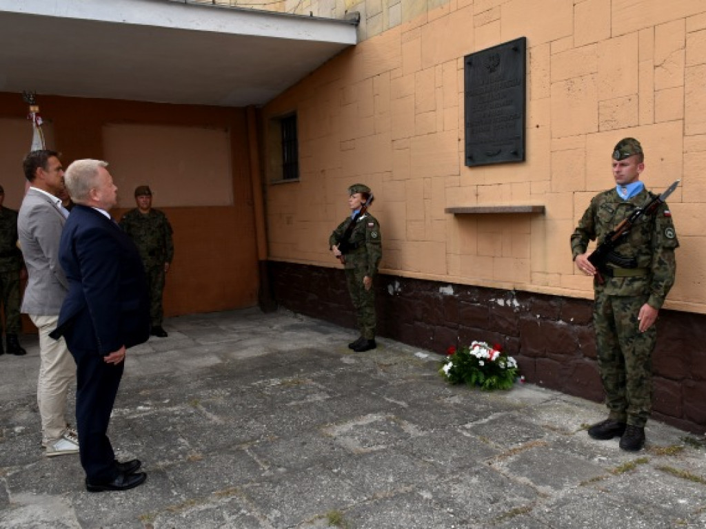 Sandomierzanie oddali hołd ofiarom niemieckiego nalotu na dworzec kolejowy [zdjęcia]