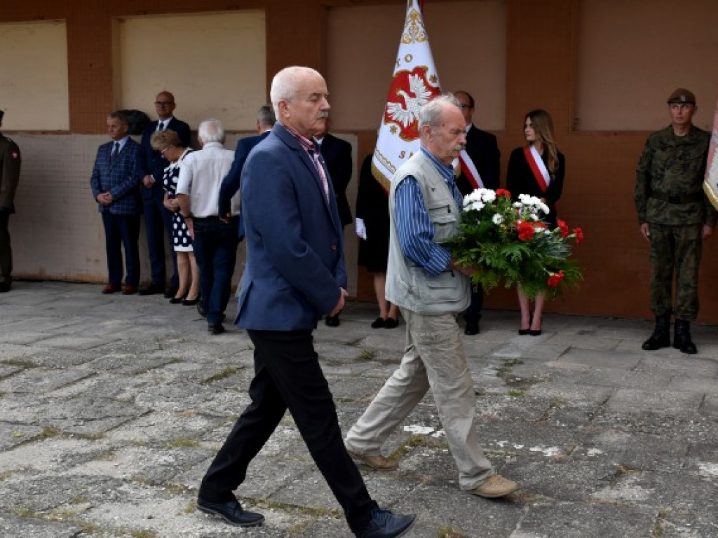 Sandomierzanie oddali hołd ofiarom niemieckiego nalotu na dworzec kolejowy [zdjęcia]