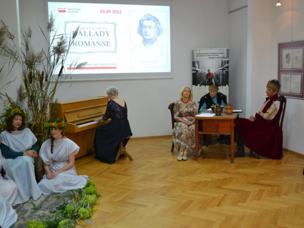 Narodowe Czytanie w tarnobrzeskiej bibliotece [zdjęcia]