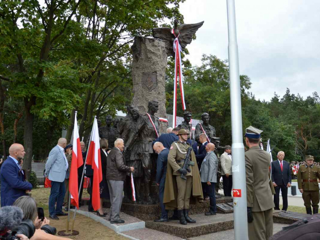 W Mielcu odsłonięto największy w Polsce Pomnik Żołnierzy Wyklętych Niezłomnych [zdjęcia]