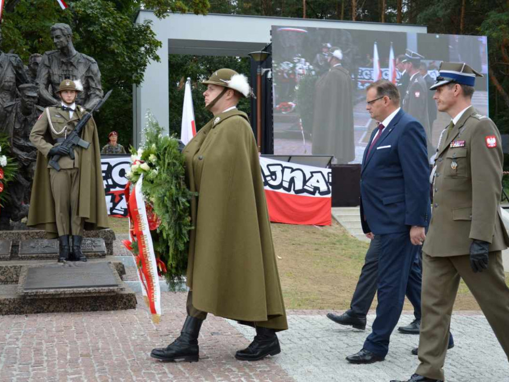 W Mielcu odsłonięto największy w Polsce Pomnik Żołnierzy Wyklętych Niezłomnych [zdjęcia]