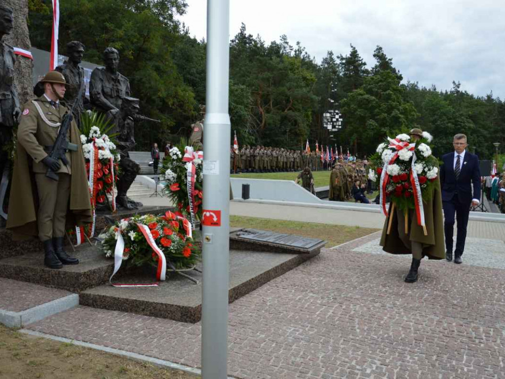W Mielcu odsłonięto największy w Polsce Pomnik Żołnierzy Wyklętych Niezłomnych [zdjęcia]