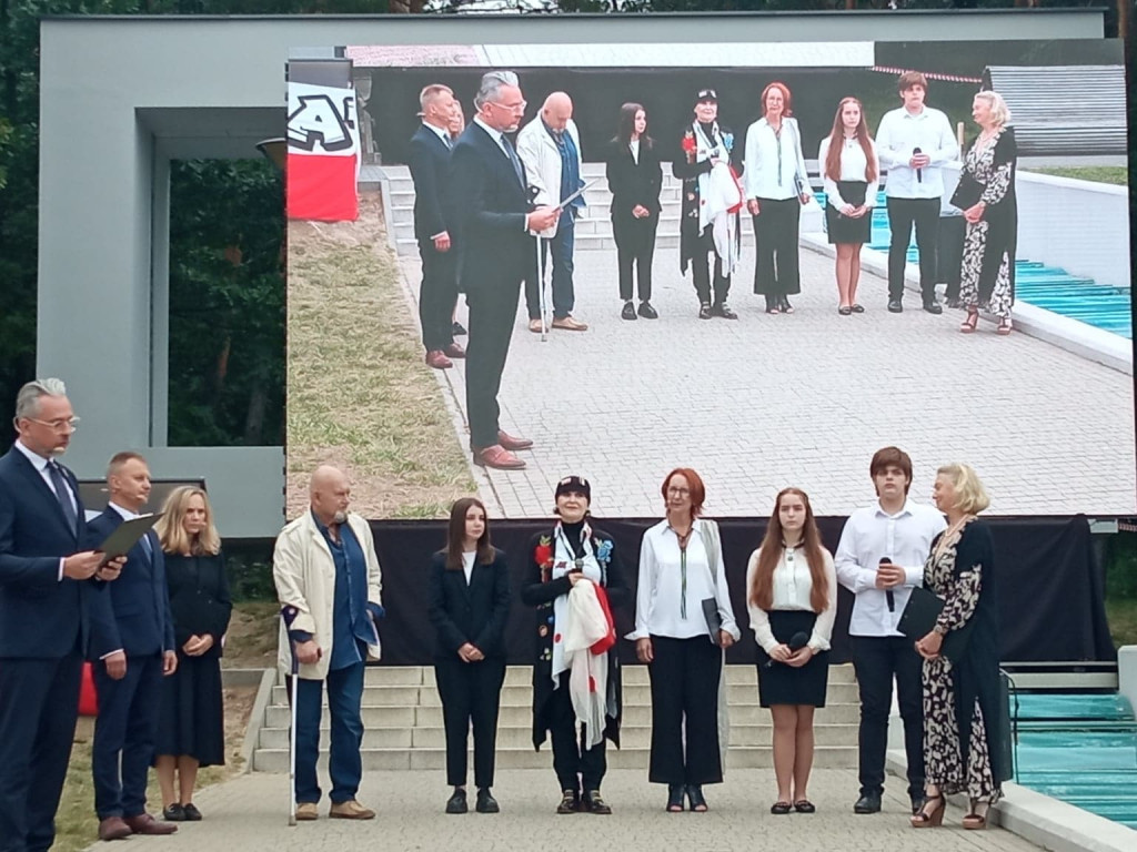 W Mielcu odsłonięto największy w Polsce Pomnik Żołnierzy Wyklętych Niezłomnych [zdjęcia]