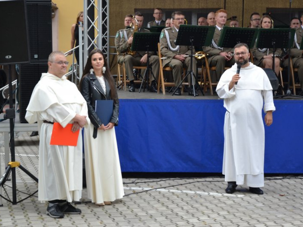 Dominikanie z Tarnobrzega świętowali razem z mieszkańcami miasta urodziny parafii [zdjęcia]