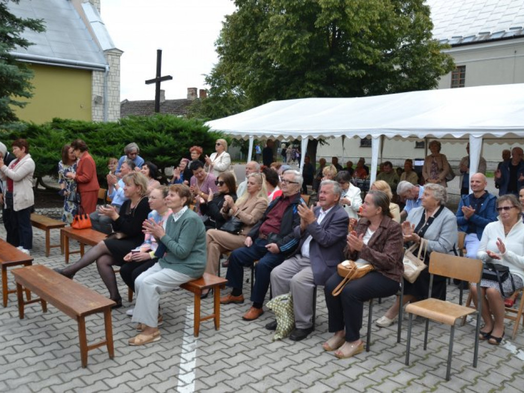 Dominikanie z Tarnobrzega świętowali razem z mieszkańcami miasta urodziny parafii [zdjęcia]