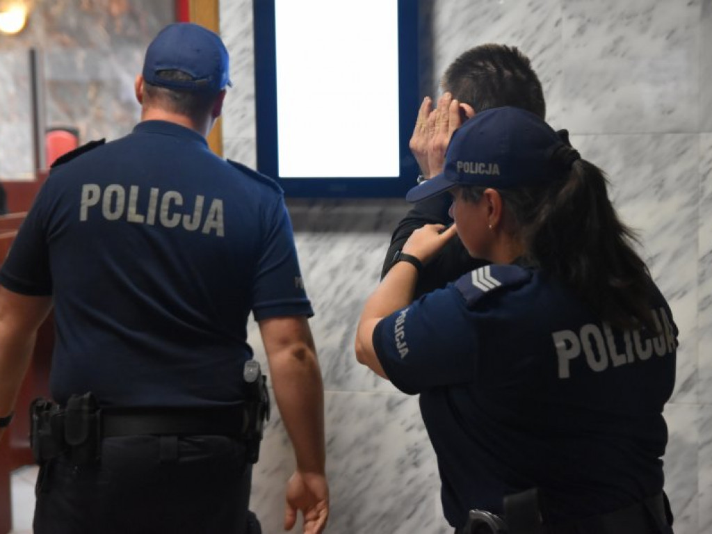 Areszt dla 35-latka z Gorzyc namierzonego przez Łowców Pedofili [zdjęcia]