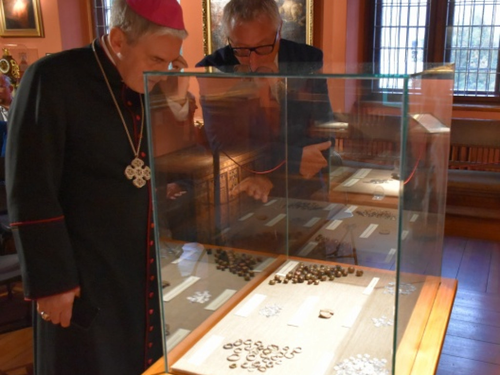 W sandomierskim Muzeum Diecezjalnym zaprezentowano średniowieczny skarb [zdjęcia]
