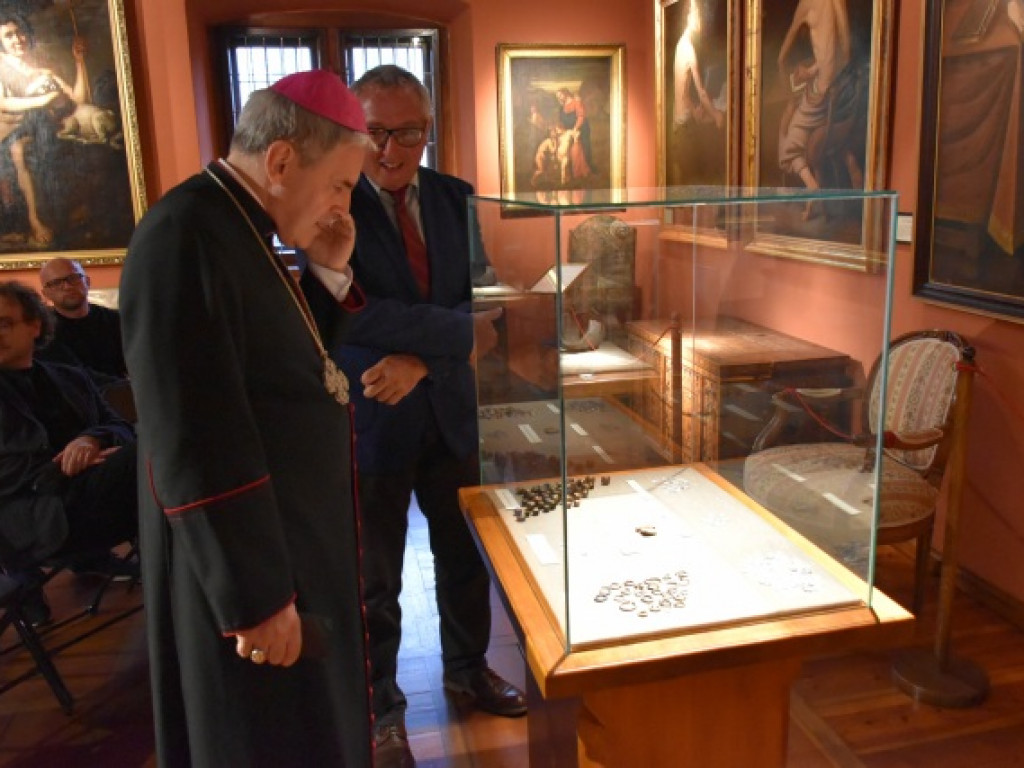 W sandomierskim Muzeum Diecezjalnym zaprezentowano średniowieczny skarb [zdjęcia]