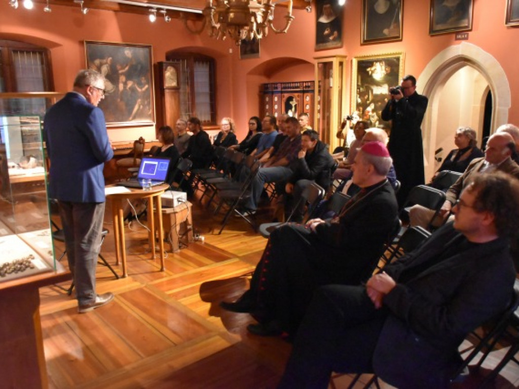 W sandomierskim Muzeum Diecezjalnym zaprezentowano średniowieczny skarb [zdjęcia]
