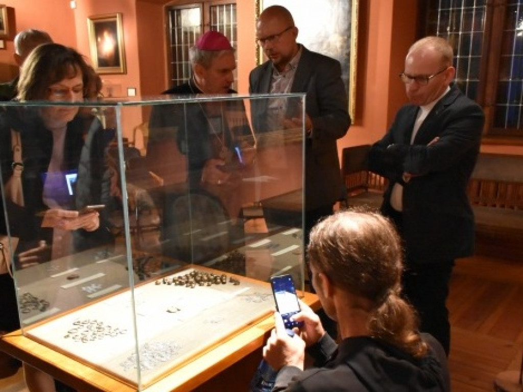 W sandomierskim Muzeum Diecezjalnym zaprezentowano średniowieczny skarb [zdjęcia]