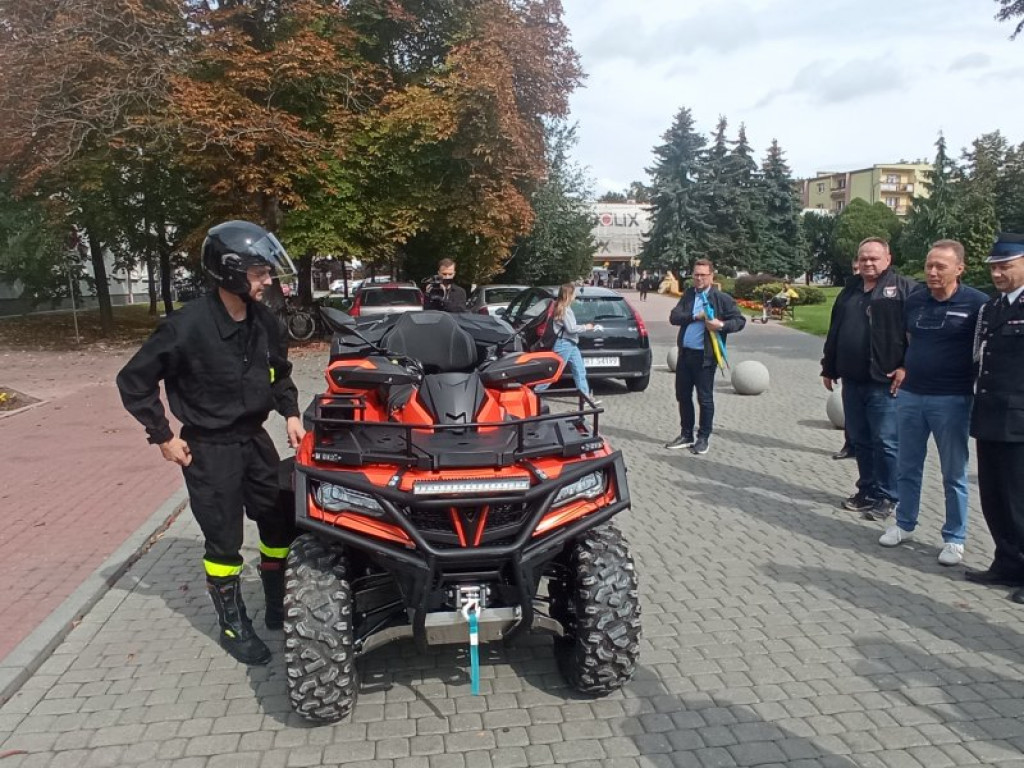 Potężny quad dla tarnobrzeskich strażaków - ochotników [zdjęcia]