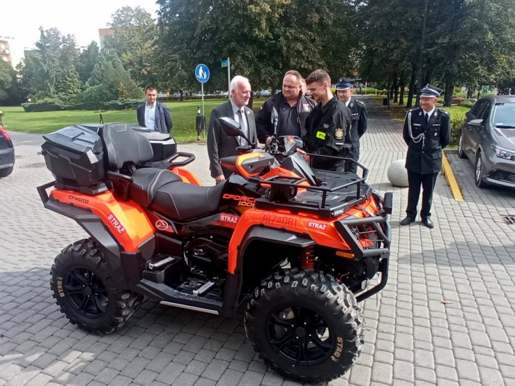 Potężny quad dla tarnobrzeskich strażaków - ochotników [zdjęcia]