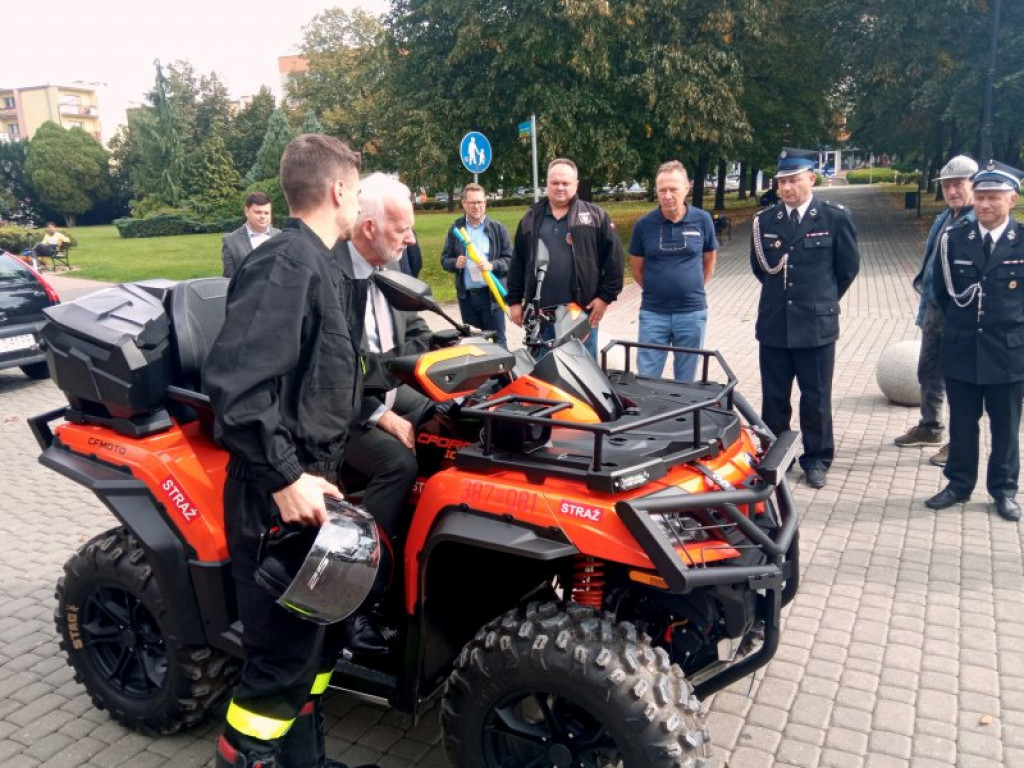 Potężny quad dla tarnobrzeskich strażaków - ochotników [zdjęcia]