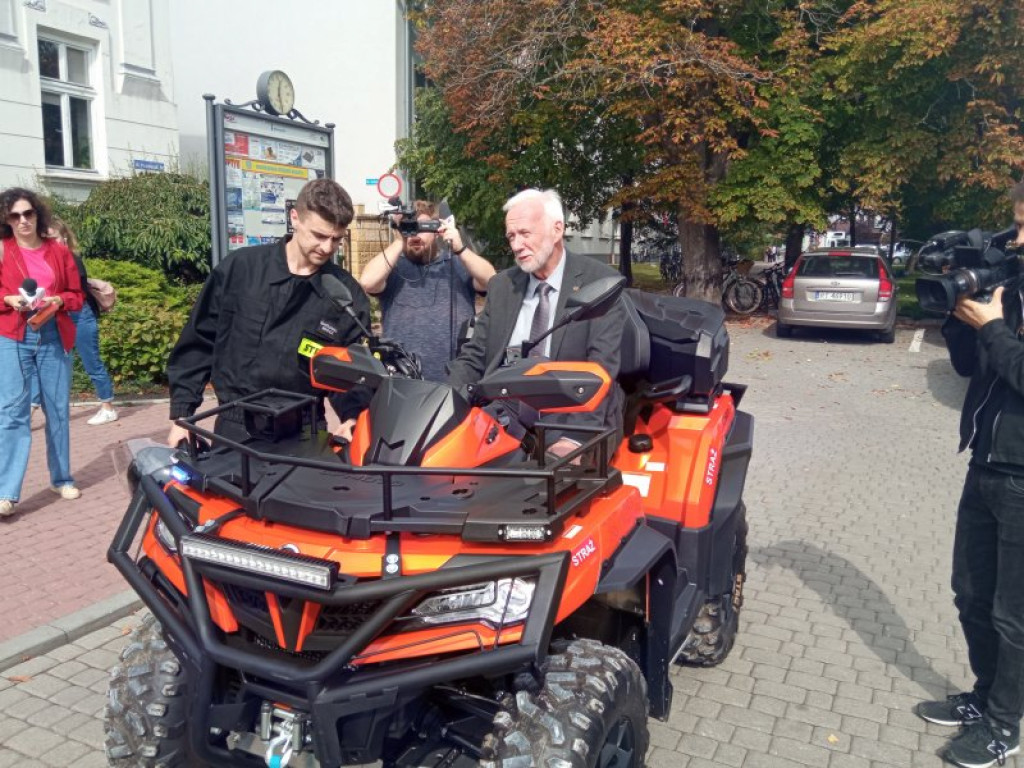 Potężny quad dla tarnobrzeskich strażaków - ochotników [zdjęcia]