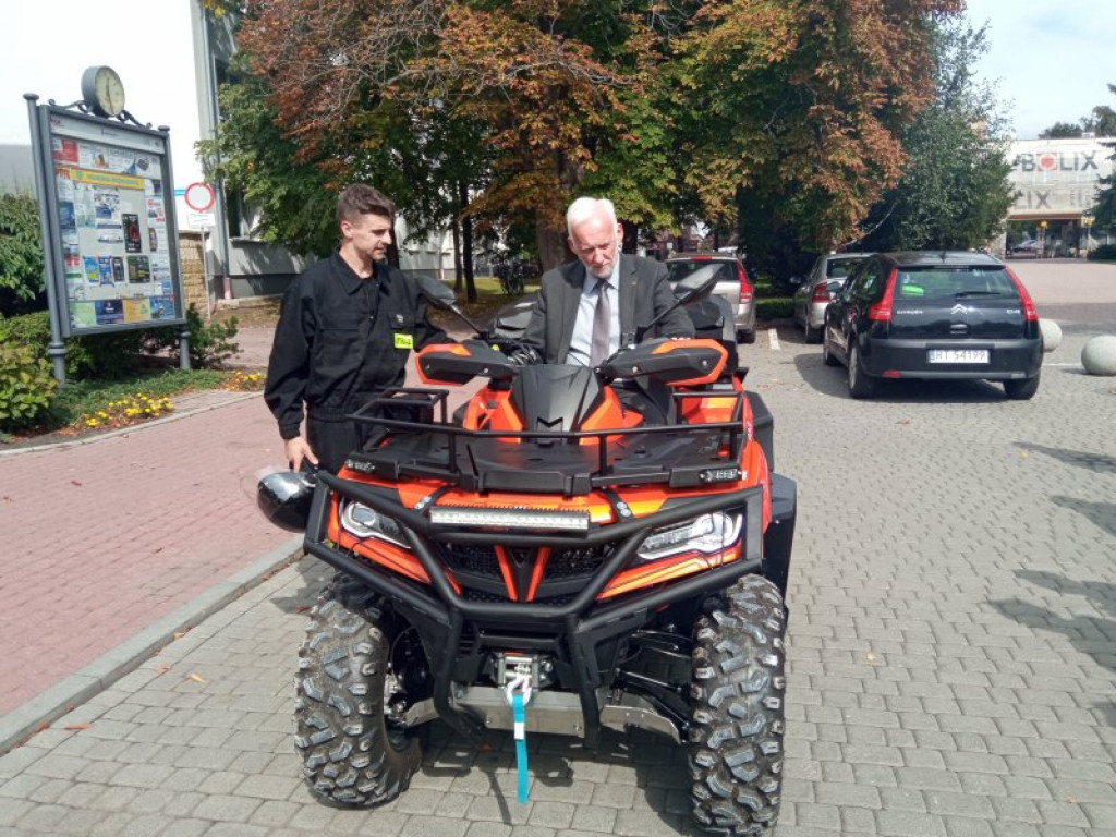 Potężny quad dla tarnobrzeskich strażaków - ochotników [zdjęcia]