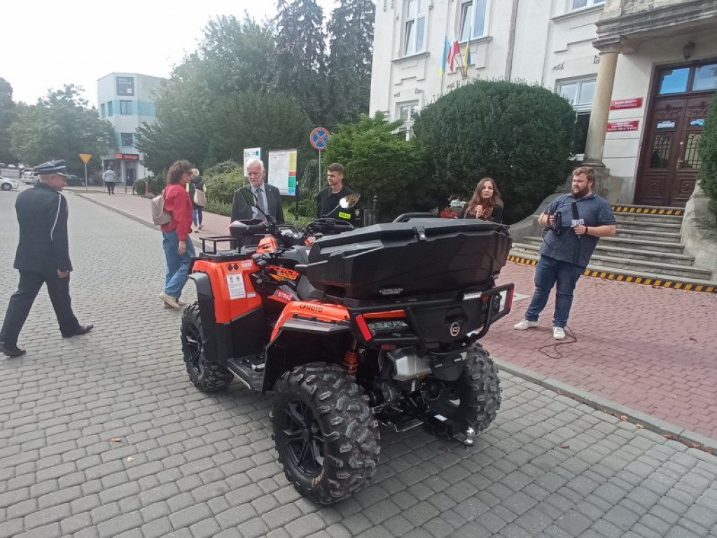 Potężny quad dla tarnobrzeskich strażaków - ochotników [zdjęcia]