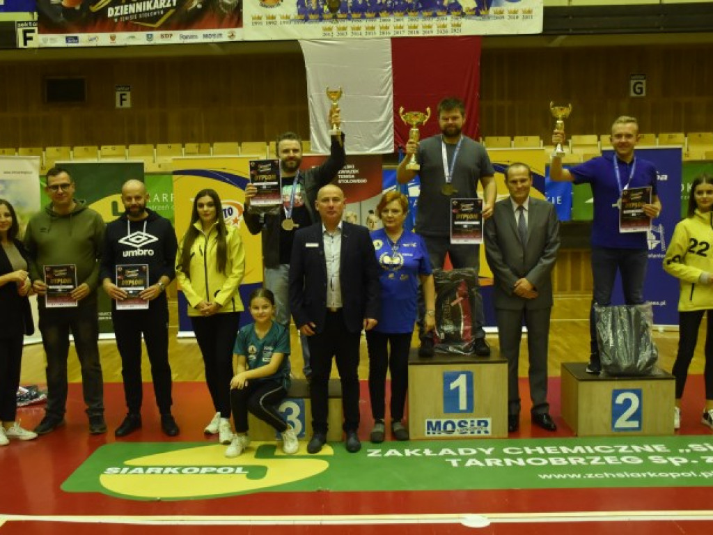 Mamy srebro! Kamil Robuta z Tygodnika Nadwiślańskiego wicemistrzem Polski dziennikarzy w tenisie stołowym!