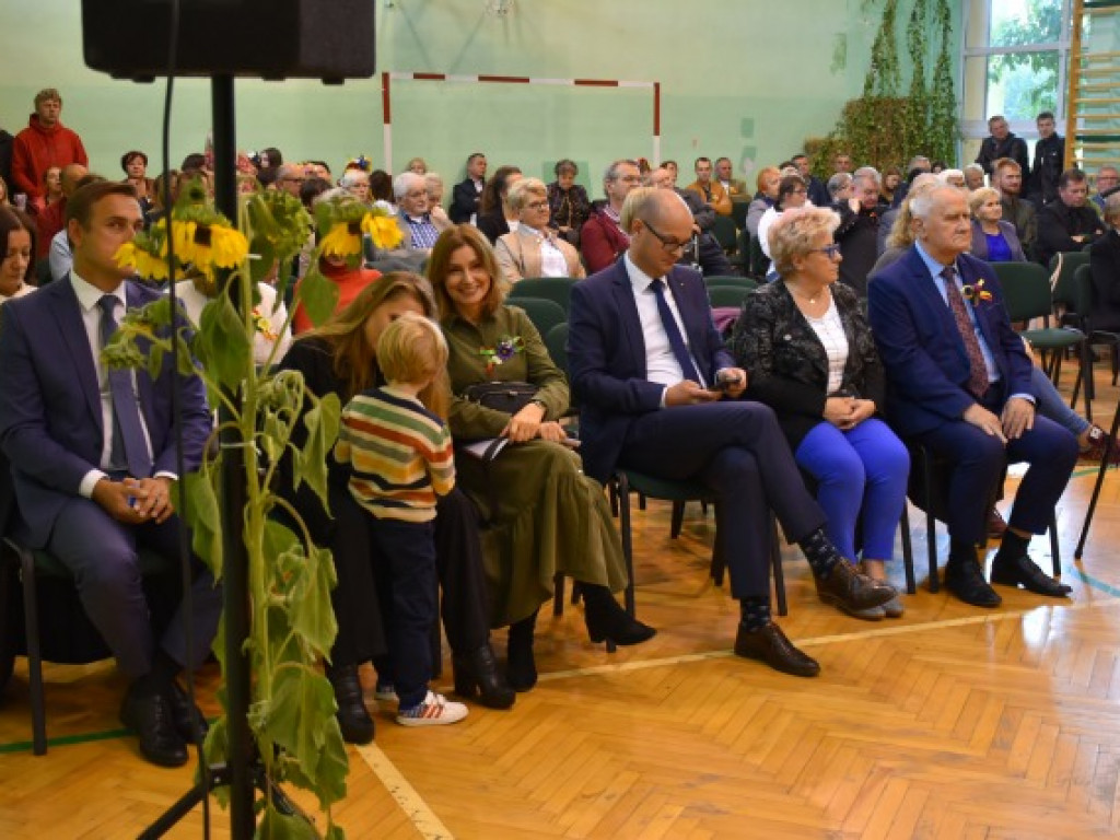 Tarnobrzeg. Rozpoczął się remont drogi prowadzącej do promu, są utrudnienia! [zdjęcia]