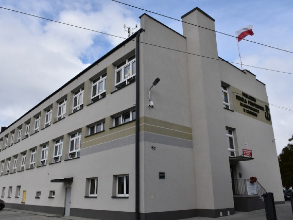 Minister Przemysław Czarnek z wizytą we wzorowej szkole prowadzonej przez stowarzyszenie [zdjęcia]