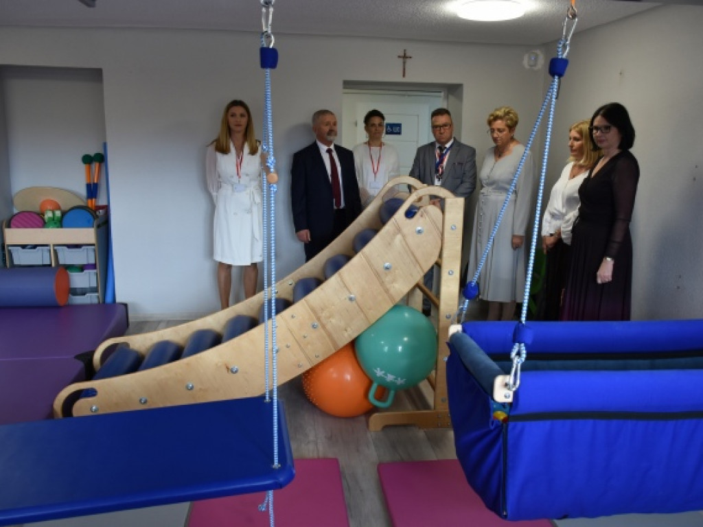 Minister Przemysław Czarnek z wizytą we wzorowej szkole prowadzonej przez stowarzyszenie [zdjęcia]