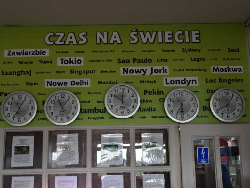 Minister Przemysław Czarnek z wizytą we wzorowej szkole prowadzonej przez stowarzyszenie [zdjęcia]