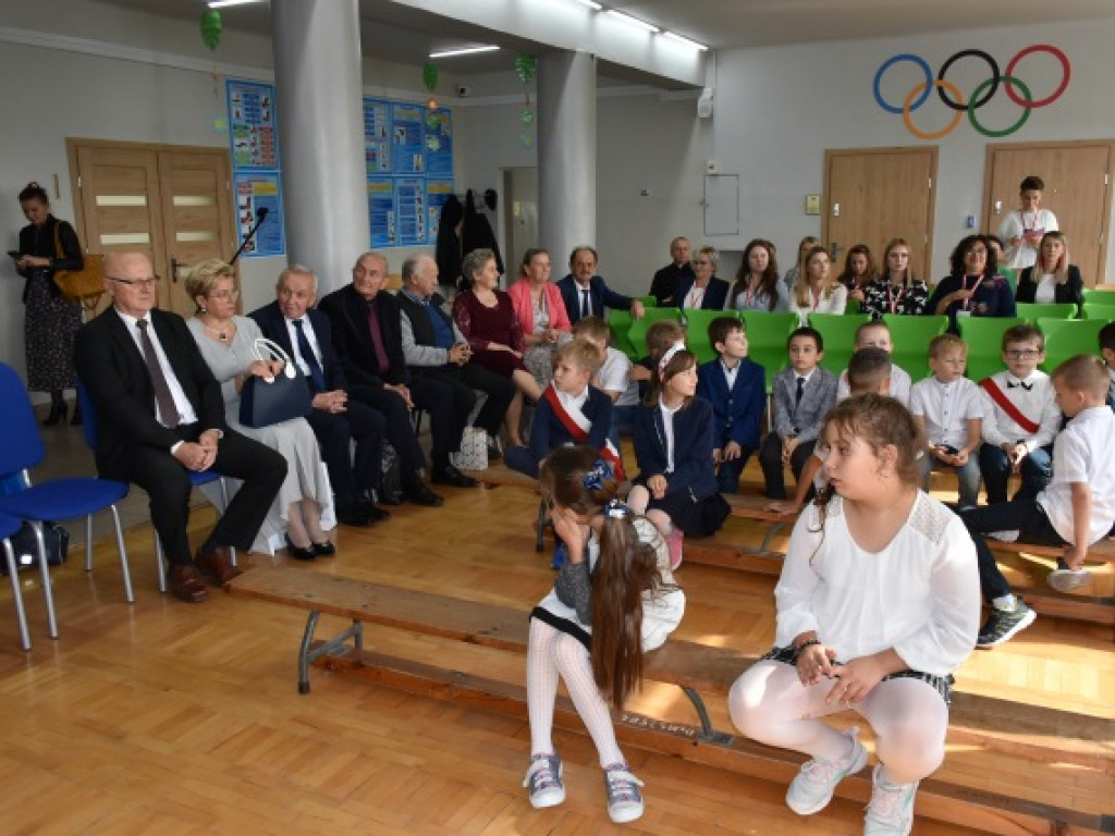 Minister Przemysław Czarnek z wizytą we wzorowej szkole prowadzonej przez stowarzyszenie [zdjęcia]