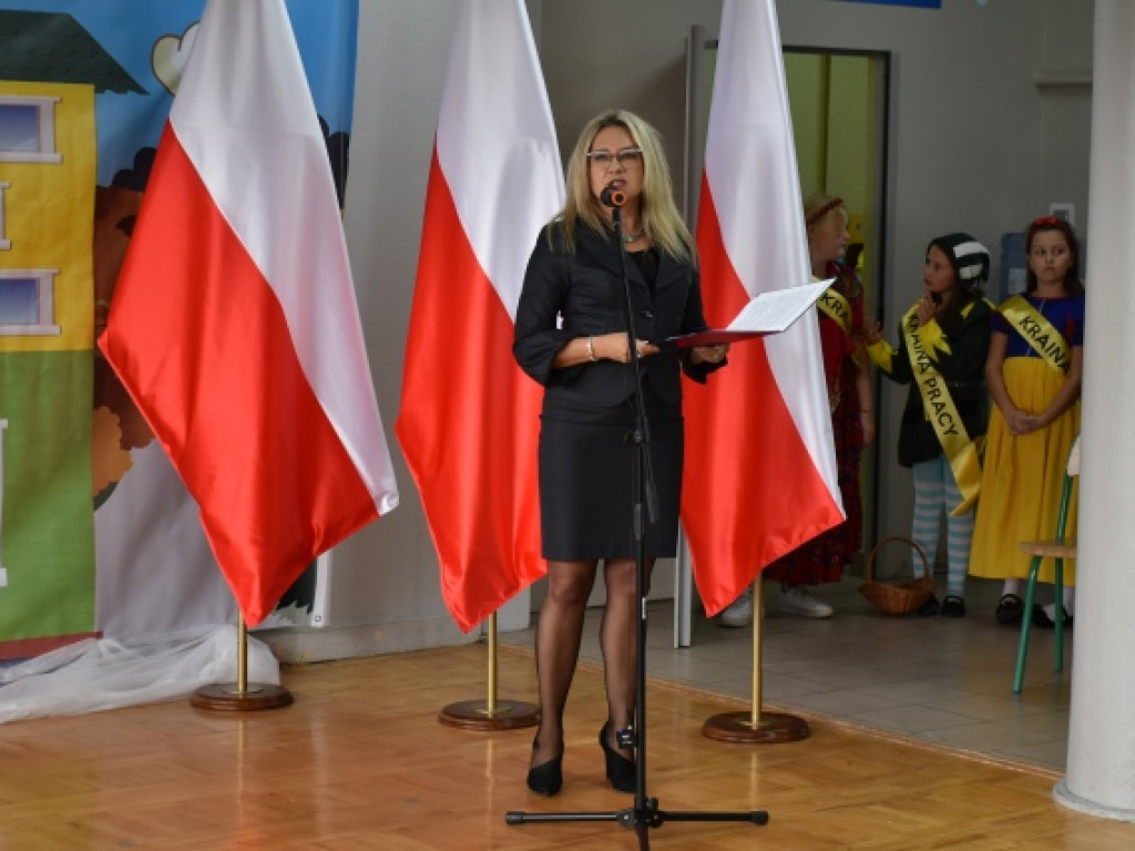 Minister Przemysław Czarnek z wizytą we wzorowej szkole prowadzonej przez stowarzyszenie [zdjęcia]