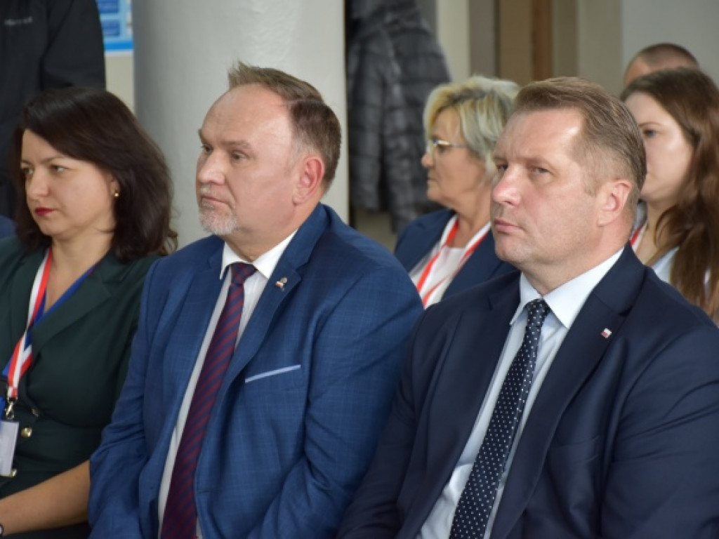 Minister Przemysław Czarnek z wizytą we wzorowej szkole prowadzonej przez stowarzyszenie [zdjęcia]