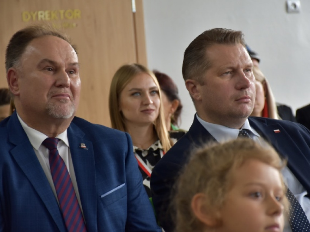 Minister Przemysław Czarnek z wizytą we wzorowej szkole prowadzonej przez stowarzyszenie [zdjęcia]