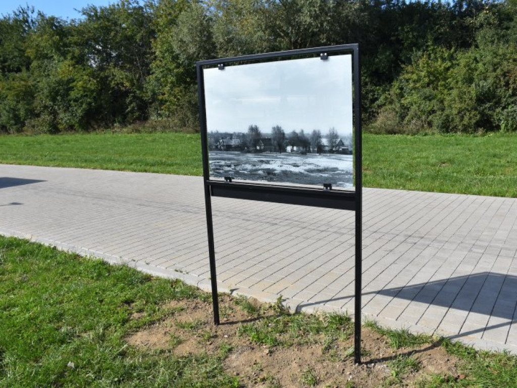 Szklany spacer - nad Jeziorem Tarnobrzeskim pojawiły się hisoryczne tablice [zdjęcia]