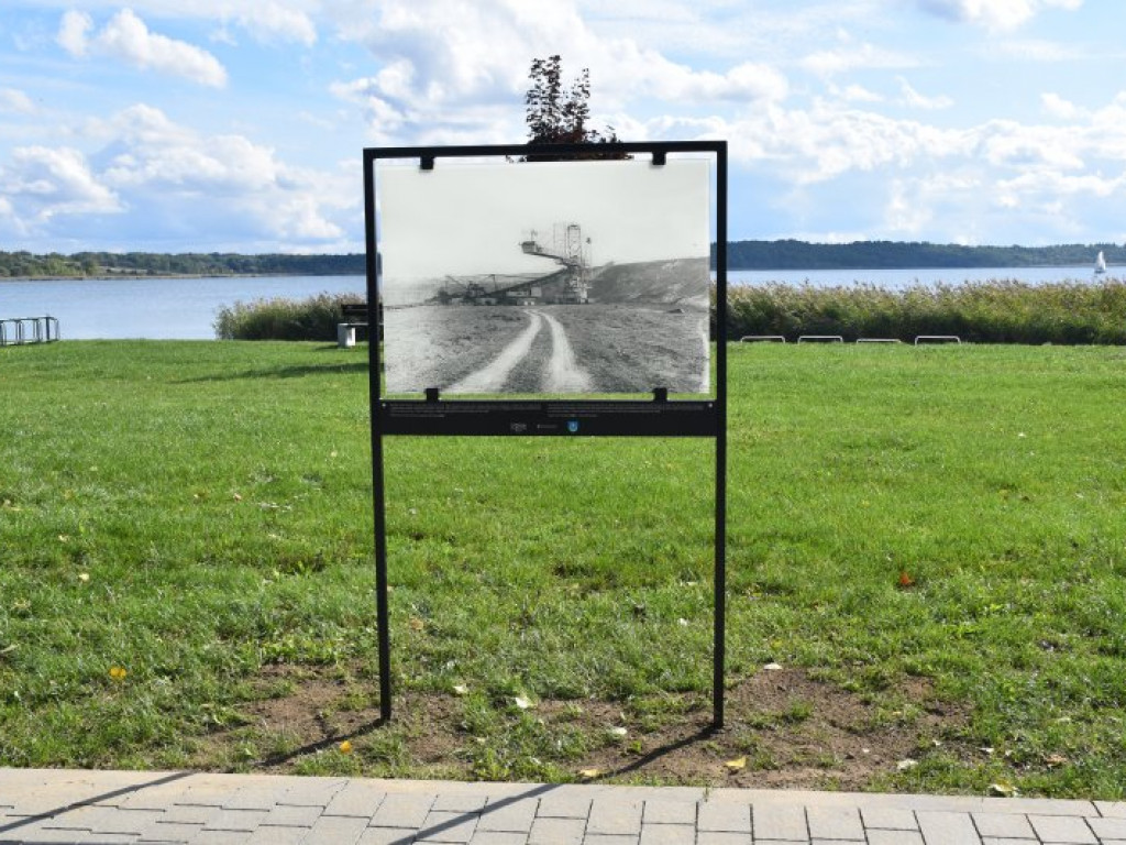 Szklany spacer - nad Jeziorem Tarnobrzeskim pojawiły się hisoryczne tablice [zdjęcia]