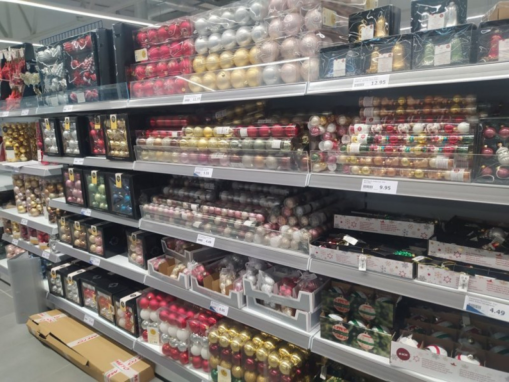 W tarnobrzeskim markecie mamy już... Święta Bożego Narodzenia [zdjęcia]