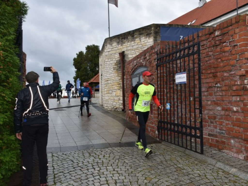 IV Jarski Bieg na Zdrowie z Sandomierza do Andruszkowic. Rywalizacja, a po niej piknik z wegańskimi smakołykami [zdjęcia]