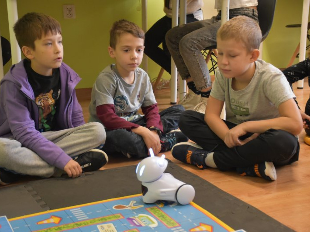 W Szkole Podstawowej nr 10 w Tarnobrzegu utworzono salę robotyki i studio filmowe! [zdjęcia]