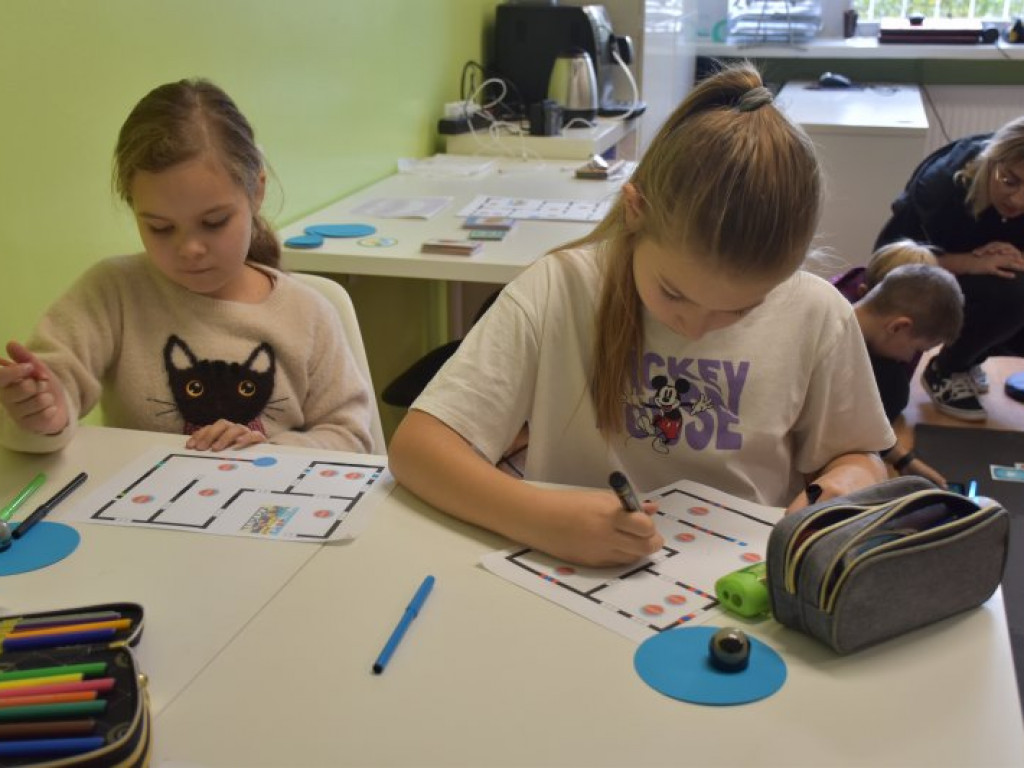 W Szkole Podstawowej nr 10 w Tarnobrzegu utworzono salę robotyki i studio filmowe! [zdjęcia]