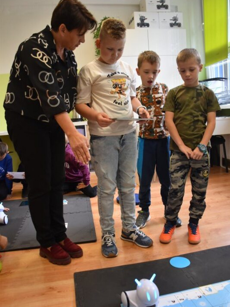 W Szkole Podstawowej nr 10 w Tarnobrzegu utworzono salę robotyki i studio filmowe! [zdjęcia]