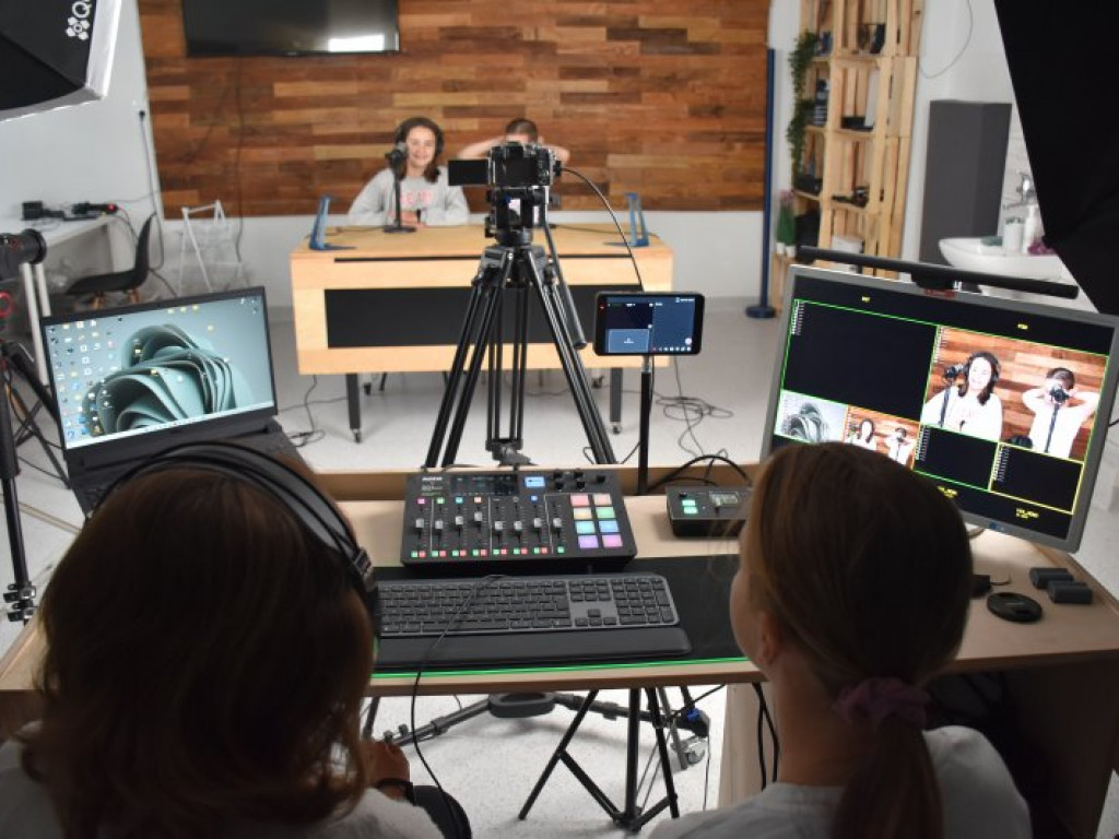 W Szkole Podstawowej nr 10 w Tarnobrzegu utworzono salę robotyki i studio filmowe! [zdjęcia]