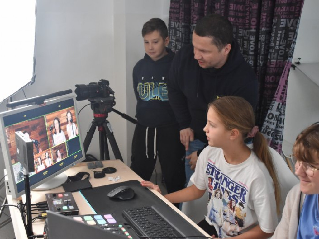 W Szkole Podstawowej nr 10 w Tarnobrzegu utworzono salę robotyki i studio filmowe! [zdjęcia]