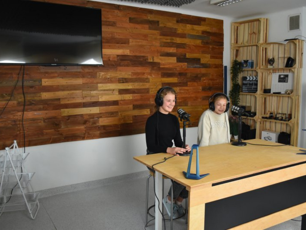 W Szkole Podstawowej nr 10 w Tarnobrzegu utworzono salę robotyki i studio filmowe! [zdjęcia]