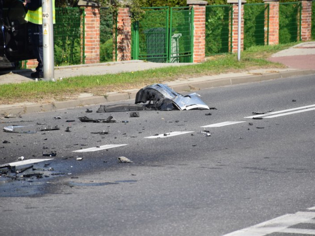 Wypadek w Tarnobrzegu, jedna osoba trafiła do szpitala [zdjęcia]