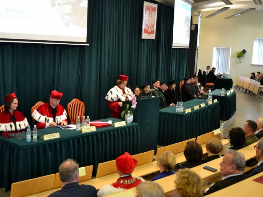 Gaudeamus igitur w tarnobrzeskiej Państwowej Uczelni Zawodowej [zdjęcia]