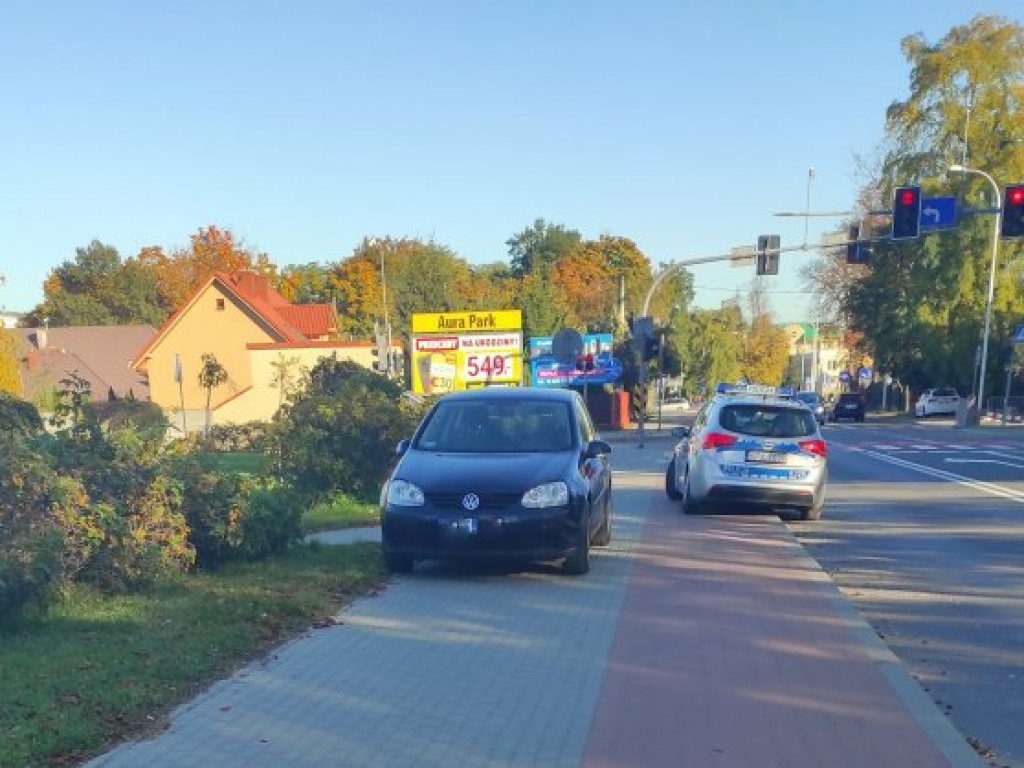 Potrącenie rowerzystki w Tarnobrzegu, kobieta trafiła do szpitala [zdjęcia]