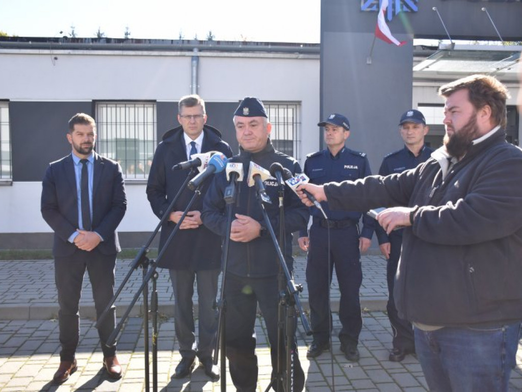 Nowe etaty w Komisariacie Policji w Nowej Dębie. Gmina zyska całodobową obsługę patrolową [zdjęcia]