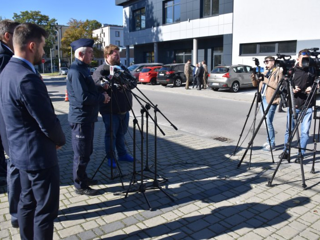 Nowe etaty w Komisariacie Policji w Nowej Dębie. Gmina zyska całodobową obsługę patrolową [zdjęcia]