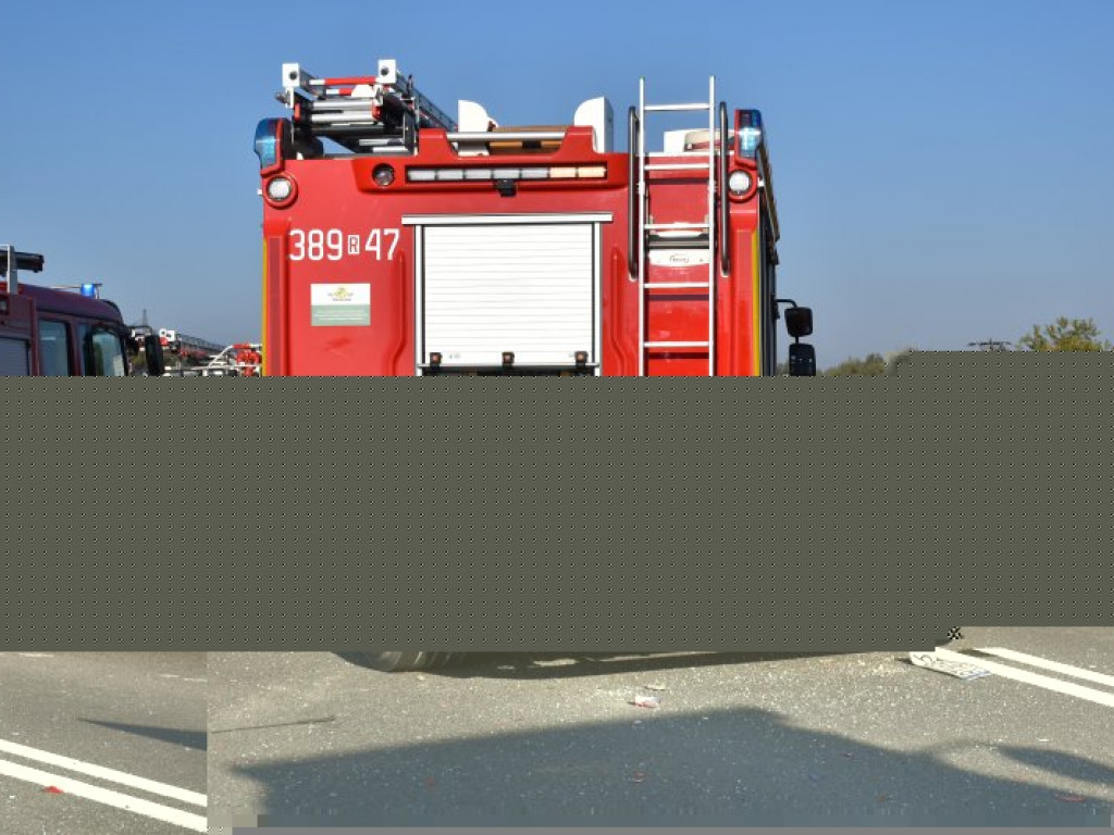 Wypadek na wiadukcie w Chmielowie. Droga krajowa nr 9 zablokowana [zdjęcia]