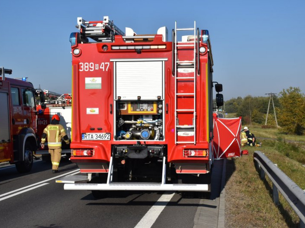 Wypadek na DK9 w Chmielowie - nowe zdjęcia i nagranie wideo z miejsca zdarzenia