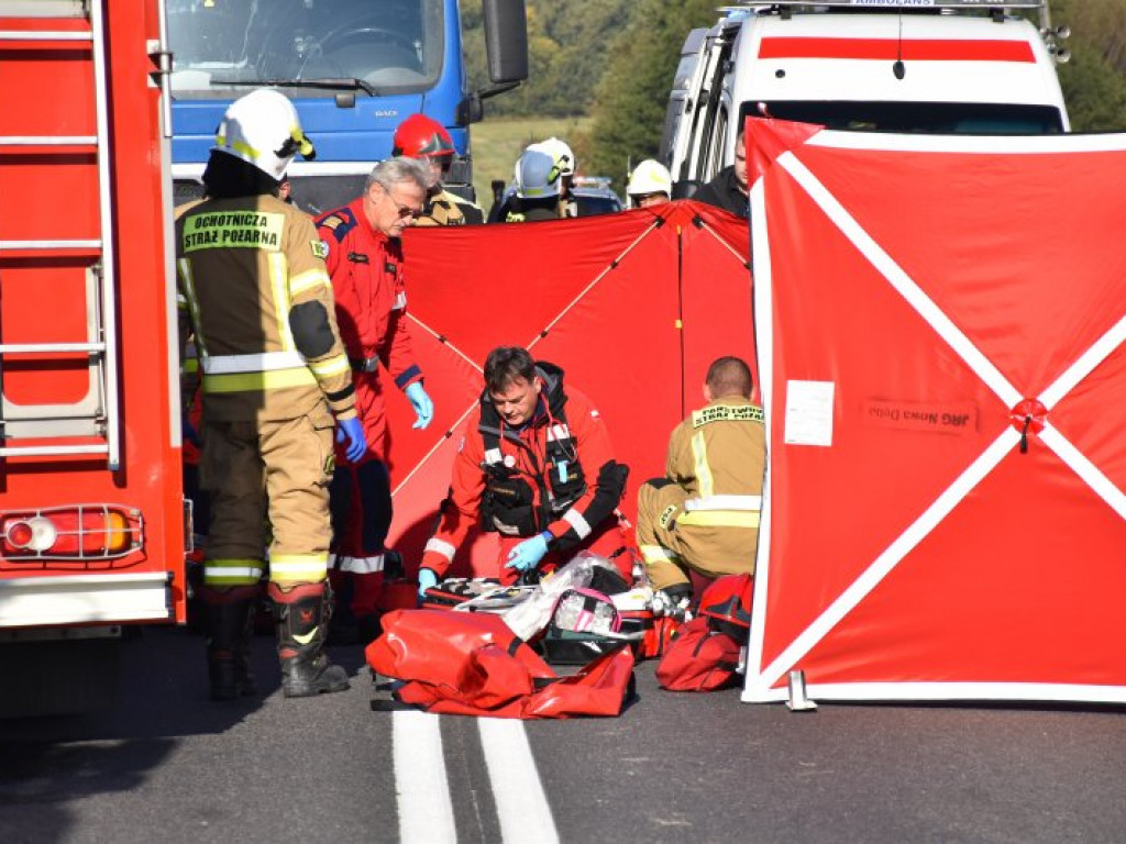 Wypadek na DK9 w Chmielowie - nowe zdjęcia i nagranie wideo z miejsca zdarzenia