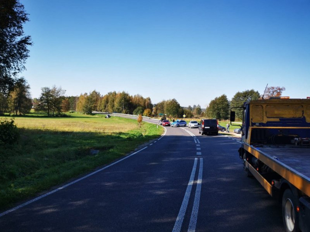 Śmiertelny wypadek w powiecie staszowskim. Nie żyje motorowerzysta [zdjęcia]