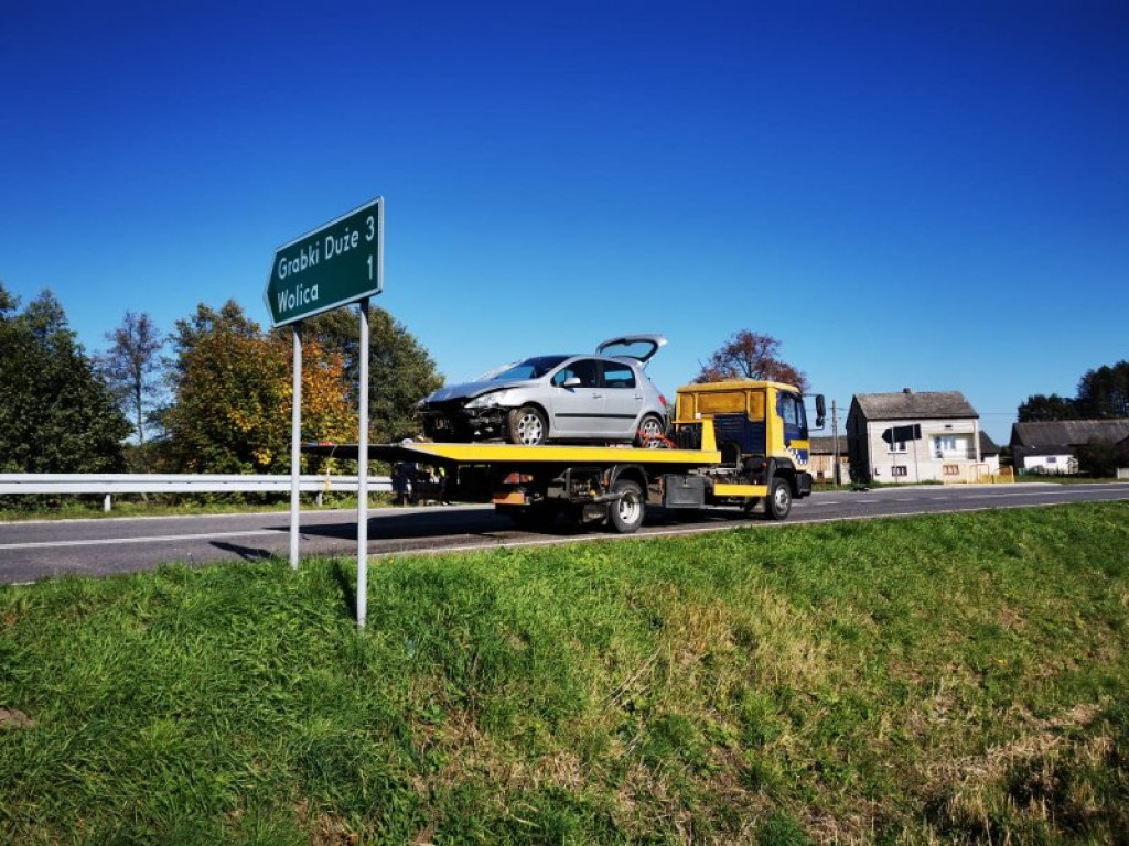Śmiertelny wypadek w powiecie staszowskim. Nie żyje motorowerzysta [zdjęcia]