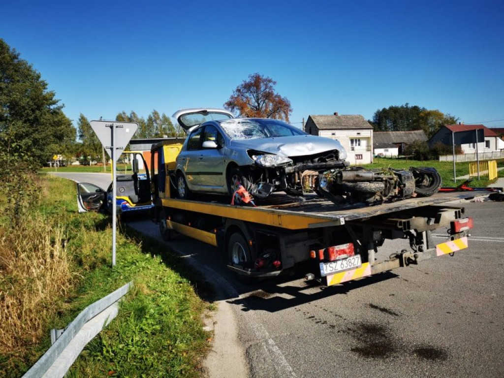 Śmiertelny wypadek w powiecie staszowskim. Nie żyje motorowerzysta [zdjęcia]